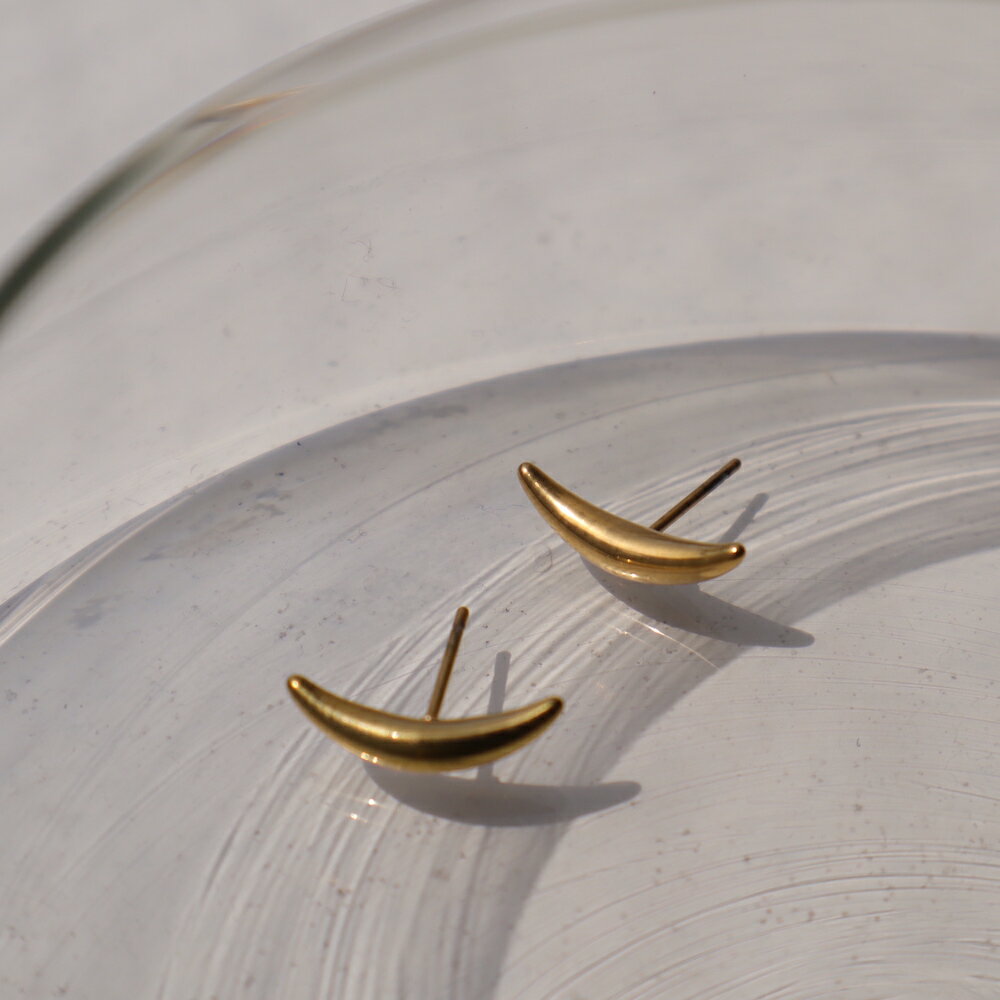 P336　ピアス　ステンレス　ゴールド　月　ムーン　ぷっくり　おしゃれ　シンプル　個性　カジュアル　金属アレルギー対応　ギフト　プレゼント　レディース　両耳用　2個売り　つけっぱなし オフィス　ジュエリー　ajiro 4pzのサムネイル