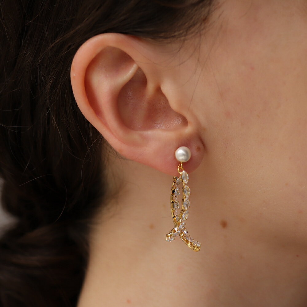 P440 ピアス パール キラキラ クロス ジルコニア オケージョン 結婚式 卒業式 入学式 入卒式 入園式 卒園式 シンプル ギフト プレゼント おしゃれ オ...