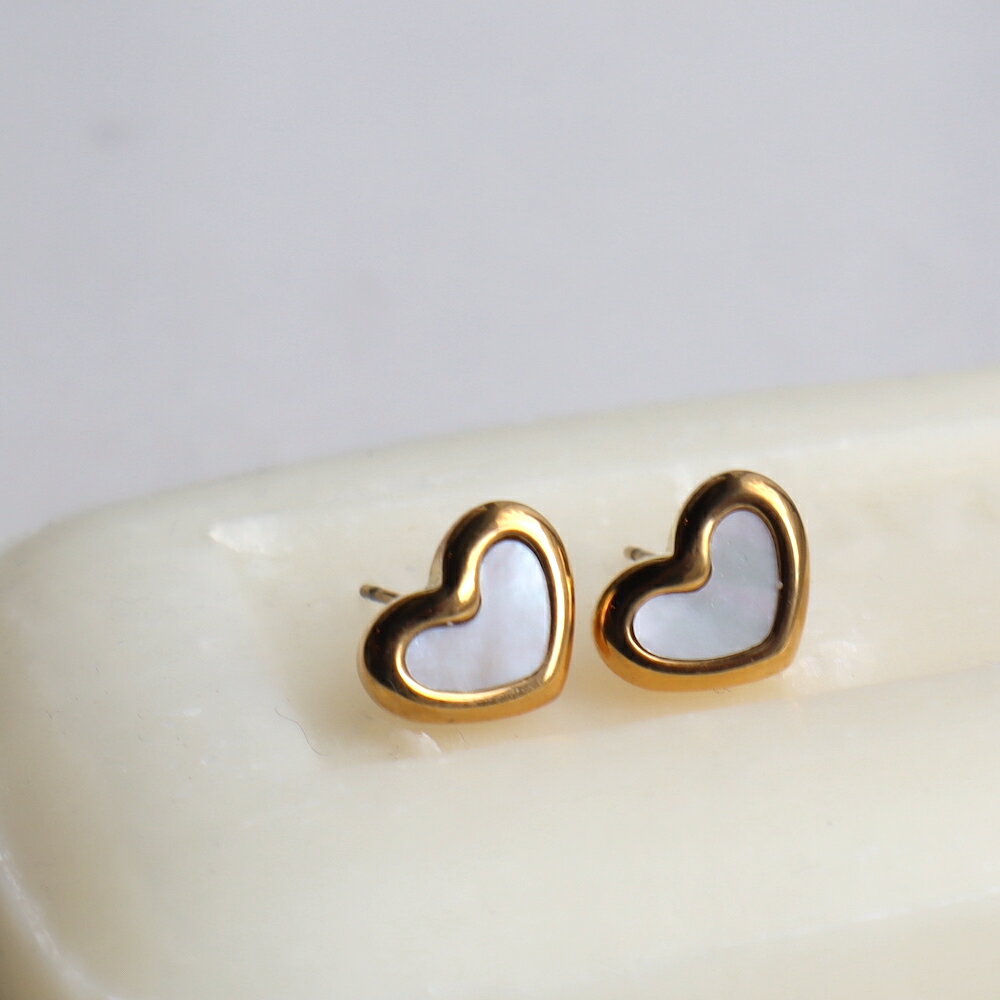 P300 ピアス イヤリング サージカルステンレス 金属アレルギー対応 シェル ハート ぷっくり 可愛い キュート 大人 デザイン ユニーク ギフト プレゼント...