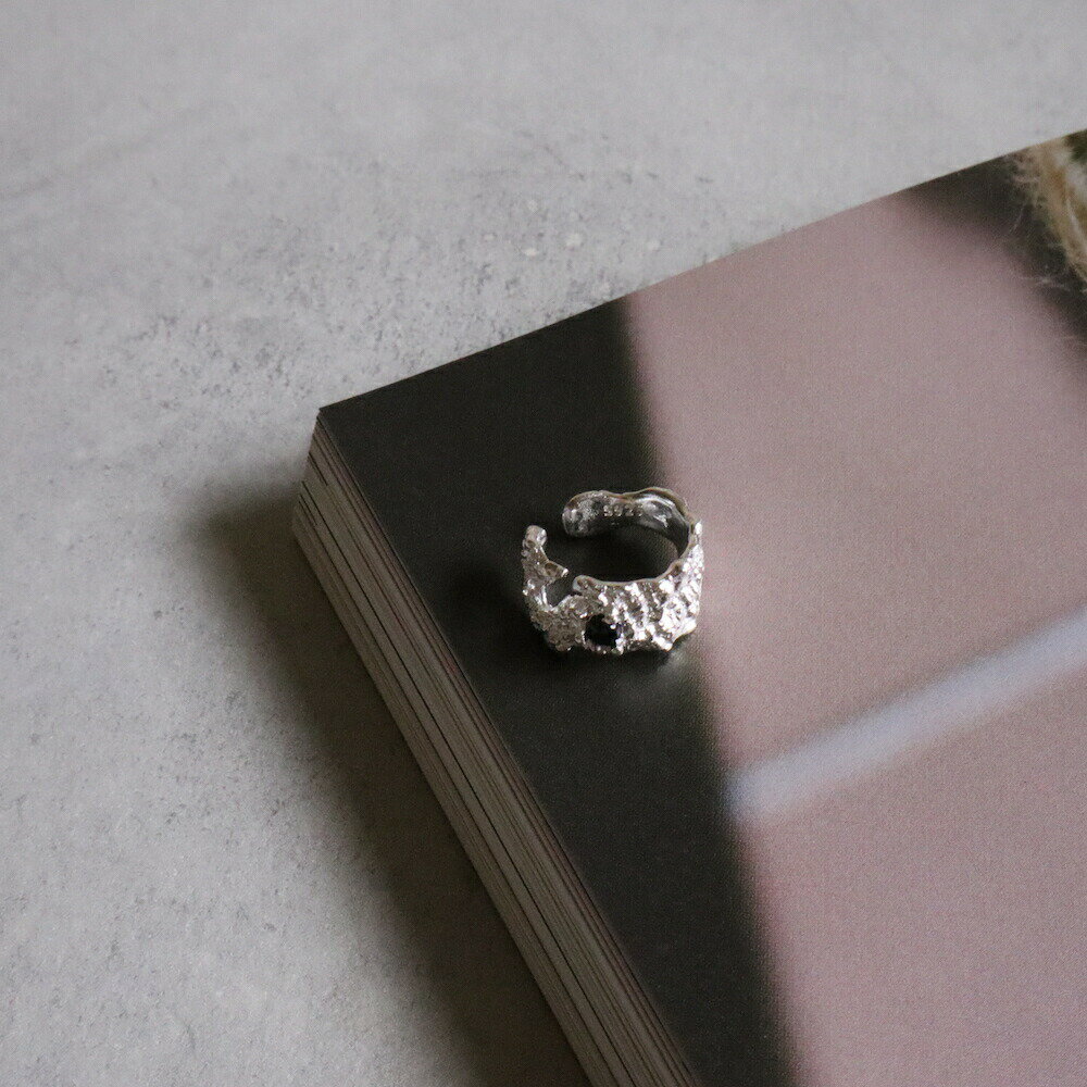 【半額】【決算SALE50％OFF　2750円→1375円】　C054　イヤーカフ　イヤーカフスイヤカフ　シルバー　メンズライク　silver925　ブラック　シンプル　片耳　ギフト　プレゼント　女性　レディース　ユニーク　フリーサイズ　ajiro　accessory 3izのサムネイル