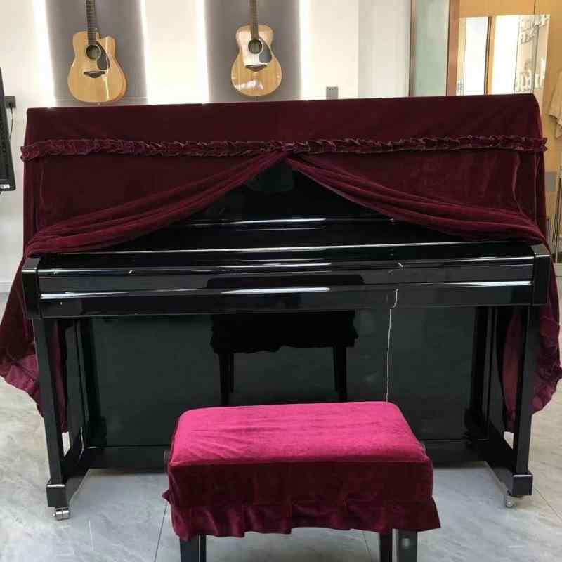 ・カテゴリ: ピアノカバー・スタイル: 現代シンプル・カラー展開: ワインレッド、バイオレット、ブラック、ロイヤルブルー・種類: ピアノフルカバー、一人用昇降椅子カバー、二人用椅子カバー、ピアノフルカバー＋一人用昇降椅子カバー、ピアノフルカバー＋二人用椅子カバー