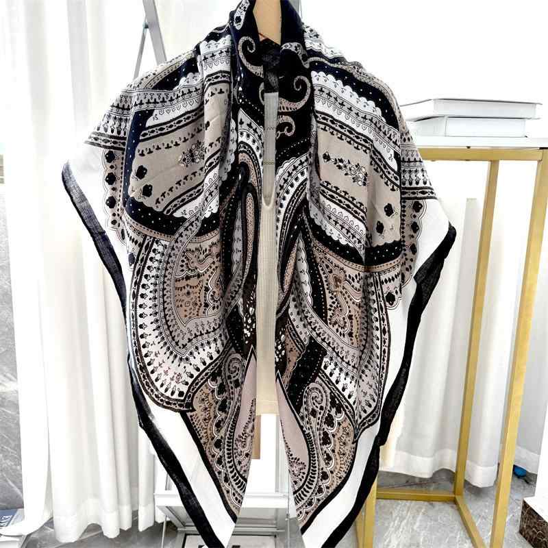 ストール レディース 大判 正方形 絹 羊毛 交織 高級感 ハンドロール スタイリッシュ シンプル テクスチャーストライプ柄 ブラック 合わせやすい マルチウェイ スカーフ ショール マフラー 普段使い 通勤 オフィス