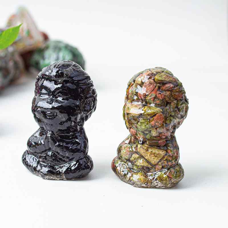 置物 禅猿 レジン製 天然水晶 パワーストーン 座禅 フィギュア 卓上 禅風 インテリア 装飾 モダン シンプル ユニーク 癒し 風水