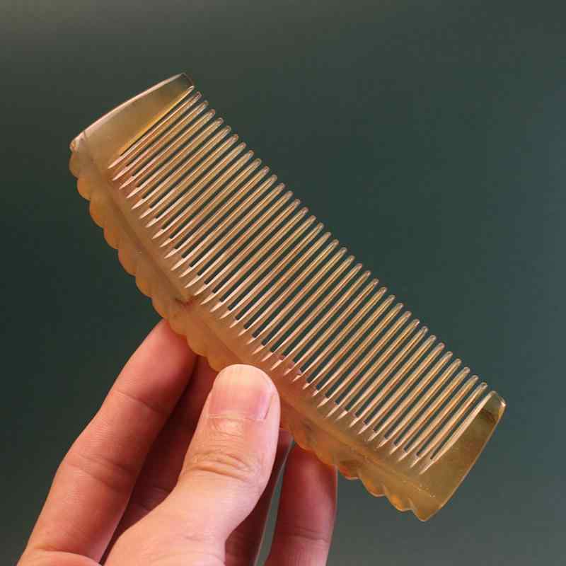 櫛 女性用 天然羊の角 ホーン製 半月型 花模様 彫刻 静電気防止 長髪用 家庭用 携帯用 持ち運び 旅行用..