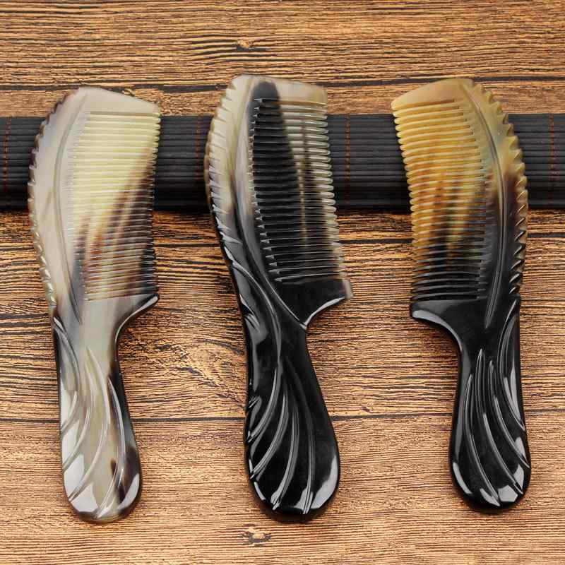 ・カテゴリ: マッサージコーム・主な素材: 牛角・カラー展開: 水牛角16彫刻-密歯, 水牛角18彫刻-密歯, 水牛角18彫刻-広歯, 水牛角20彫刻-密歯, 水牛角20彫刻-広歯・サイズ: 15-20cm