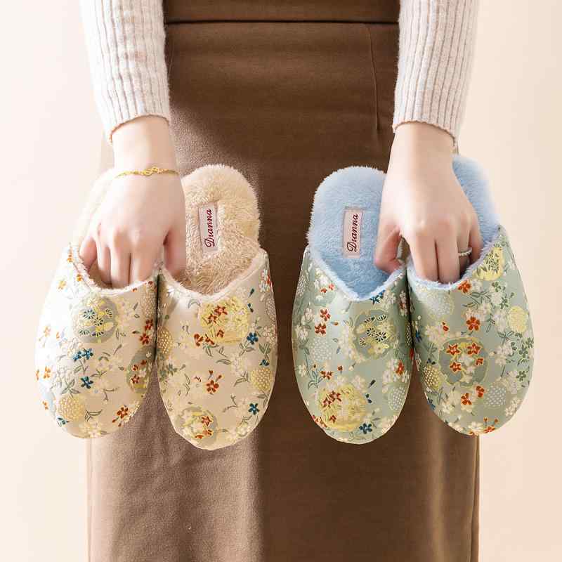 スリッパ レディース 女性用 秋冬 サテン調 光沢 中華風 花柄刺繍 防寒 暖かい 軽量 滑り止め 室内用 普段使い おうち時間 全5色