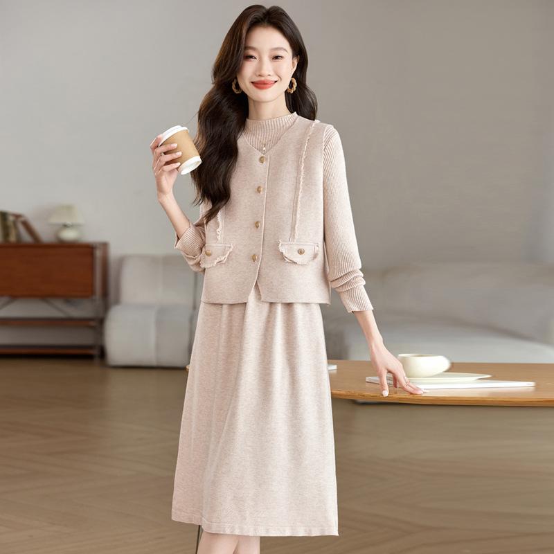 ニットワンピース レディース ベスト ジレ 2点セット 秋冬 ミディ丈 長袖 エレガント 上品 きれいめ 大人カジュアル ママスタイル オフィス 通勤 普段使い 再生繊維