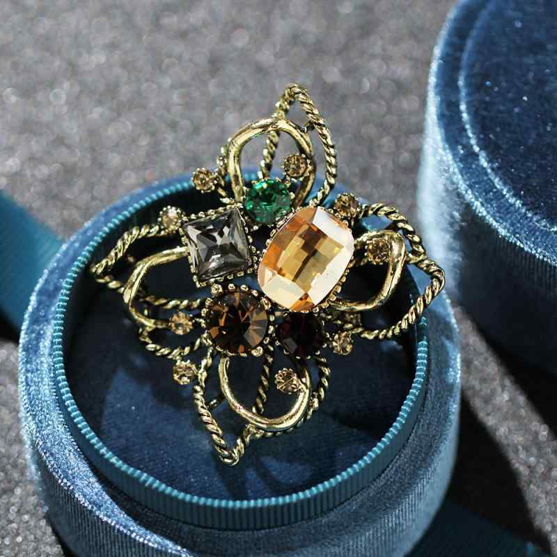 ブローチ レディース 高級感 ライトラグジュアリー 不規則柄 アシンメトリー 幾何学模様 人工水晶 クリスタル ピンブローチ コサージュ 個性的 ユニーク エチケット 目隠し 電気メッキ加工 入学式 卒業式 結婚式 フォーマル カジュアル