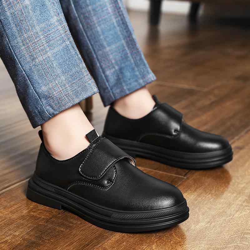 ・カラー: ブラック・サイズ展開: 25, 26, 27, 28, 29, 30, 31, 32, 33, 34, 35, 36, 37, 38, 39・対象年齢: 子供・アッパー素材: 二層牛革・対象性別: メンズ・ソール素材: ポリウレタン・靴のタイプ: ローカット・厚さ: 通常・機能: 滑り止め、耐摩耗性・デザイン要素: ステッチ・留め具: マジックテープ・柄: 無地・インソール素材: PU・ソール製法: セメント製法・スタイル: ブリティッシュ