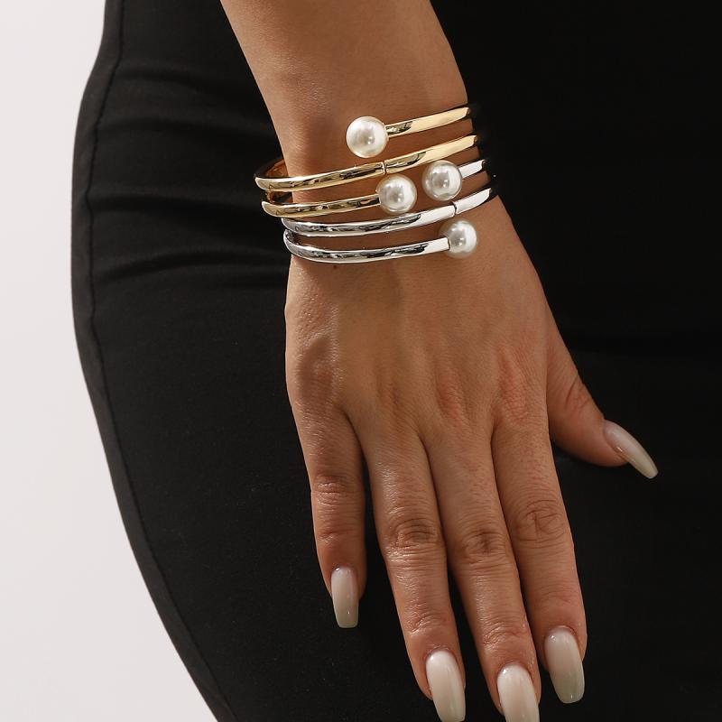 ・カテゴリ: アクセサリー・スタイル: ファッション通勤・主な素材: 合金・加工: 電鍍・柄: 円形・重さ: 約39.4g・カラー展開: ゴールド、シルバー・対象: レディース