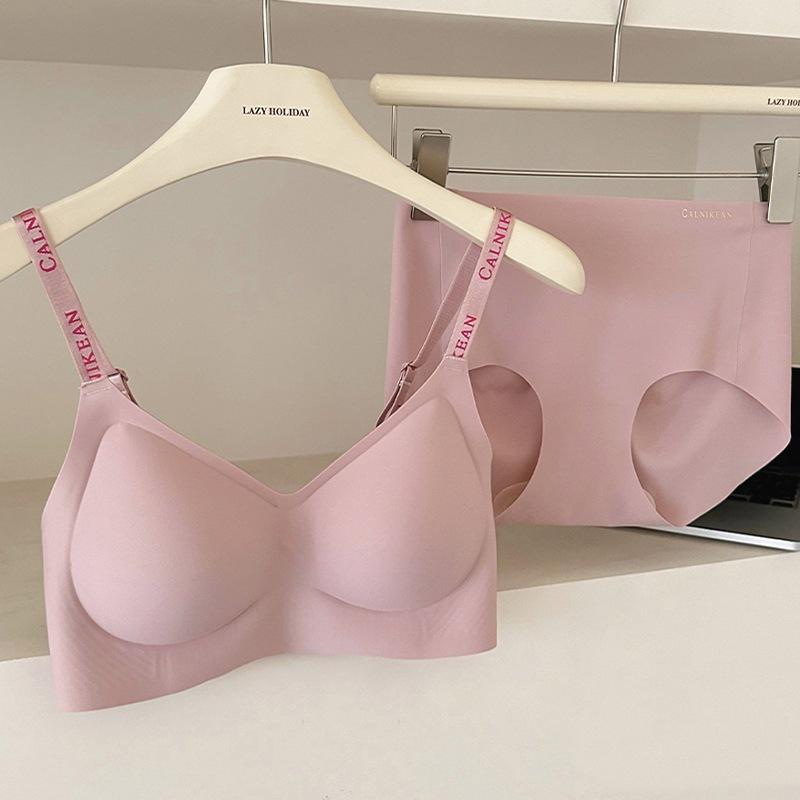 ブラジャー レディース ノンワイヤー ソフトジェルサポート シームレス 美背 フルカップ 薄手カップ 小胸 谷間メイク 寄せ上げ 脇肉補正 吸汗速乾 通気性 快適 普段使い ブラ＆ショーツセット ブラトップ