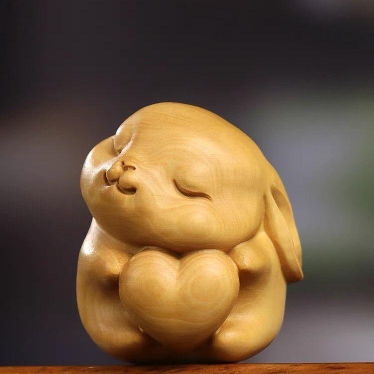 木彫り 置物 崖柏 うさぎ オブジェ ハート 精巧 手のひらサイズ かわいい 癒し系 動物 インテリア小物 カーアクセサリー ギフト プレゼント