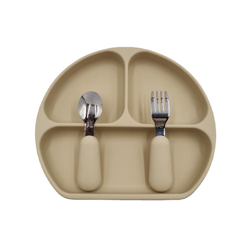 ・カテゴリ: 食器・素材: シリコン・対象年齢: 12ヶ月以上・セット内容: 3点・カラー展開: ブルー、スモーキーブルー、ブラウン、オフホワイト、オリーブグリーン、テラコッタ、ジンジャーイエロー、オレンジ、ライトグレー・スタイル: 中華風・テイスト: シンプル