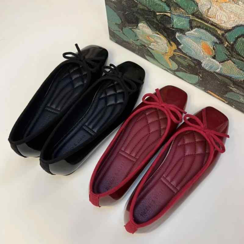 フラットシューズ レディース 女性用 パンプス 羊革 レザー レッド 赤系 エナメル 光沢 シークレットヒール インヒール スクエアトゥ ローヒール 柔らかな履き心地 軽量 通勤 オフィス 普段使い 上品 エレガント