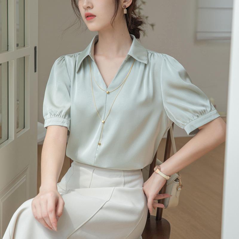 シャツ レディース 半袖 Vネックカラー サテン ブラウス プルオーバー 通勤 オフィス ビジネス パフスリーブ ストレートシルエット 無地 滑らか 上品 エレガント 春夏