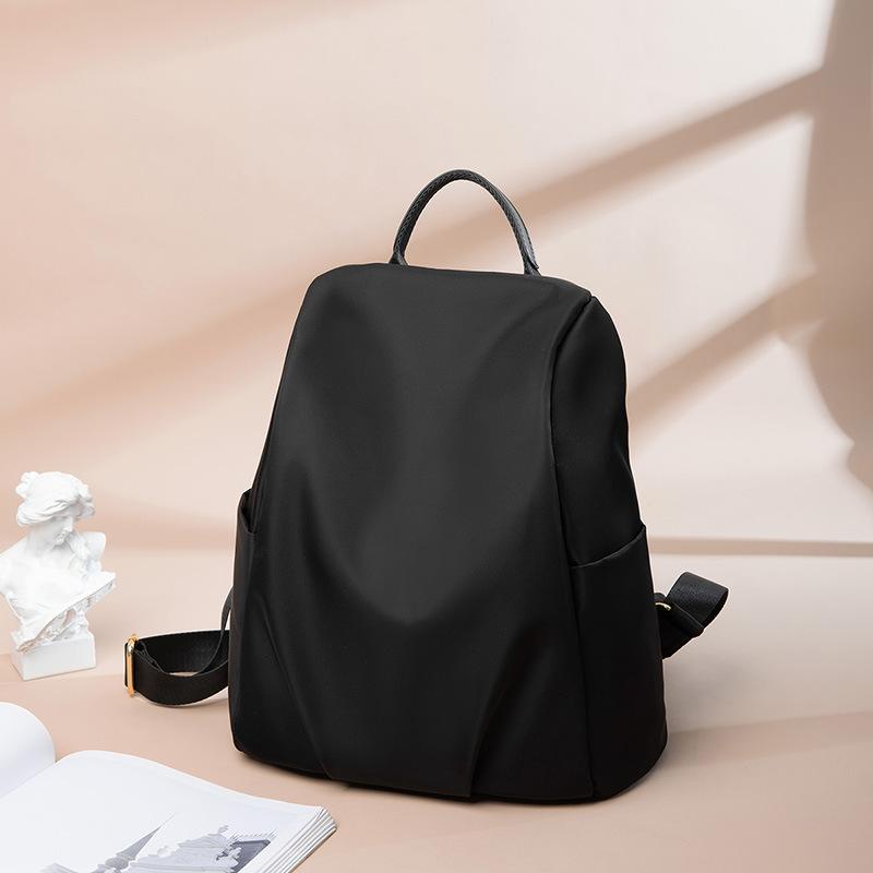 ・バッグサイズ: 中・容量: 20-35L・内部構造: ファスナーポケット、携帯ポケット、IDポケット、仕切りファスナーポケット・開閉方式: ファスナー・素材: オックスフォード生地・機能: 通気性、防水、耐摩耗性、防犯・硬度: ややソフト・柄: 無地・用途: 旅行記念・スタイル: 民族風・裏地素材: ポリエステル・ショルダーストラップ: ダブル・デザイン要素: ステッチ・持ち手: ソフトハンドル・外ポケット: ファスナーポケット・バッグ形状: 縦型スクエア・背面システム: 曲線型ショルダーストラップ・カラー展開: ブラック、ダークグレー、アプリコットグレー、グレーブルー、ピンクパープル、ダスティレッド・防水性: 撥水加工・対応PCサイズ: 11インチ・性別: レディース・シーン: アウトドア