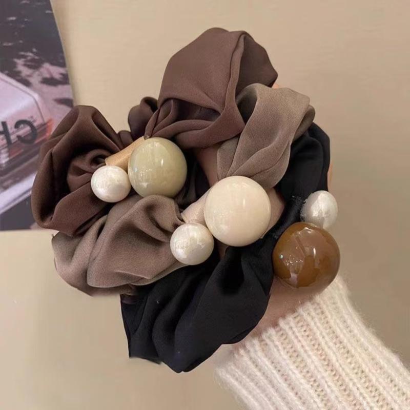 ・カテゴリ: シュシュ・素材: 布・加工方法: 手作り・カラー展開: ブラック、カーキ、ブラウン・デザイン要素: 球体・スタイル: カジュアル・特徴: 高弾力・シーン: オフィスカジュアル・デザイン分類: 形状、柄