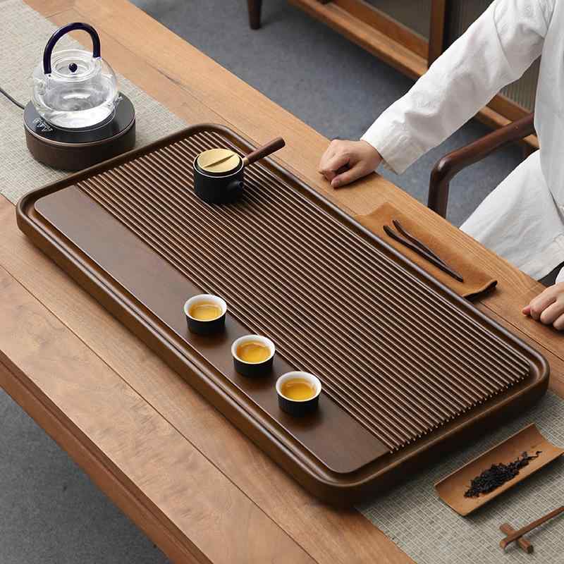 ・カテゴリ: 茶盤・主な素材: 竹製・スタイル: 新中式、国潮風・カラー展開: 景州、逝水、品意・サイズ展開: 40*20*3cm、50*28*3.5cm、60*28*3.5cm、60*32*3.5cm、70*32*3.5cm、80*40*3.5cm、90*43*3.5cm・付属品: 排水ホース、排水管管、水管、