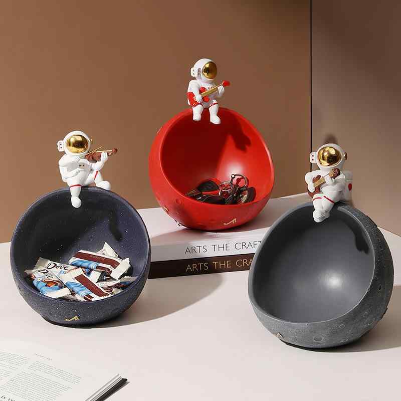 ・カテゴリ: 樹脂工芸品・摆挂形式: 置物・カラー展開: 白色半球-白色ギター、白色半球-白色バイオリン、黒色半球-白色バイオリン、赤色半球-白色ギター、赤色半球-白色バイオリン、灰色半球-白色ギター・ギフトに最適なイベント: 誕生日、生誕1ヶ月祝い、旅行記念、卒業、引っ越し、パーティー、お見舞い・ギフトの対象相手: 後輩、カップル、夫婦、同僚、友人、長輩、子供、同級生、恩師・デザイン: 宇宙飛行士・素材: プラスチック、樹脂