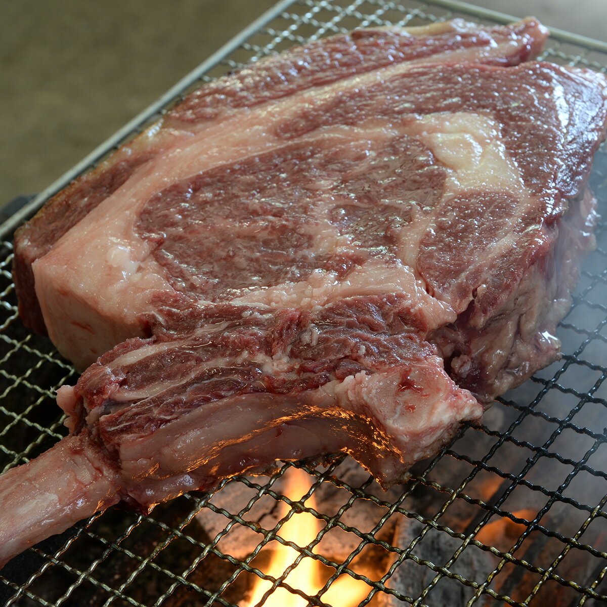 赤城牛 骨付き トマホーク ステーキ リブロース ステーキ 約1.8kg〜2.0kg 不定貫 10人前以上 真空パック 冷凍 送料無料 お取り寄せ グルメ バーベキュー 肉 牛肉 国産牛 霜降り 赤身 焼肉 BBQ ギフト お中元 母の日 父の日 内祝 贈答