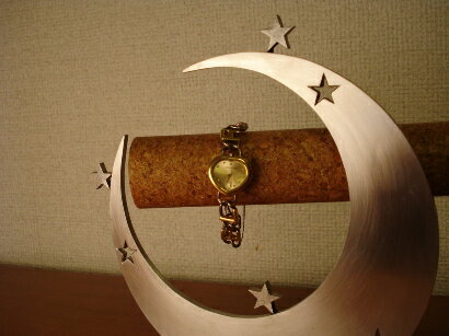 腕時計スタンド ウォッチスタンド 結婚祝い 退職祝い 誕生日プレゼント クリスマス ノベルティ 腕時計収納 バレンタインデー 彼氏へプレゼント 時計を飾る 腕時計を飾る ウオッチケース 新婚祝い 記念品 スリー気まぐれスタームーン腕時計＆アクセサリースタンド