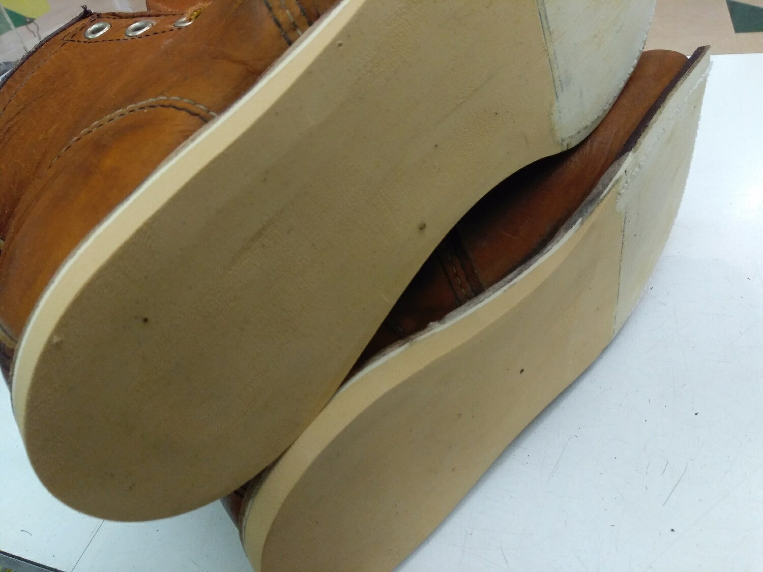 靴修理の店赤い靴楽天市場店の【修理オプション】三角ヒールベース　スポンジ素材　vibram ♯148　♯1276　♯7124用｜アングル2