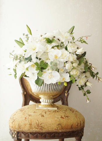 カサブランカ×胡蝶蘭　コメットベース（造花）【フレグランスオプションあり】※花器は変更となります