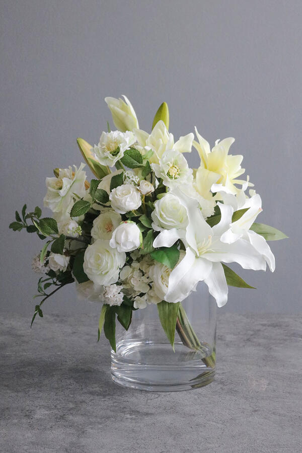 ホワイト芍薬×リリーブーケ シリンダーベース（造花）【フレグランスオプションあり】