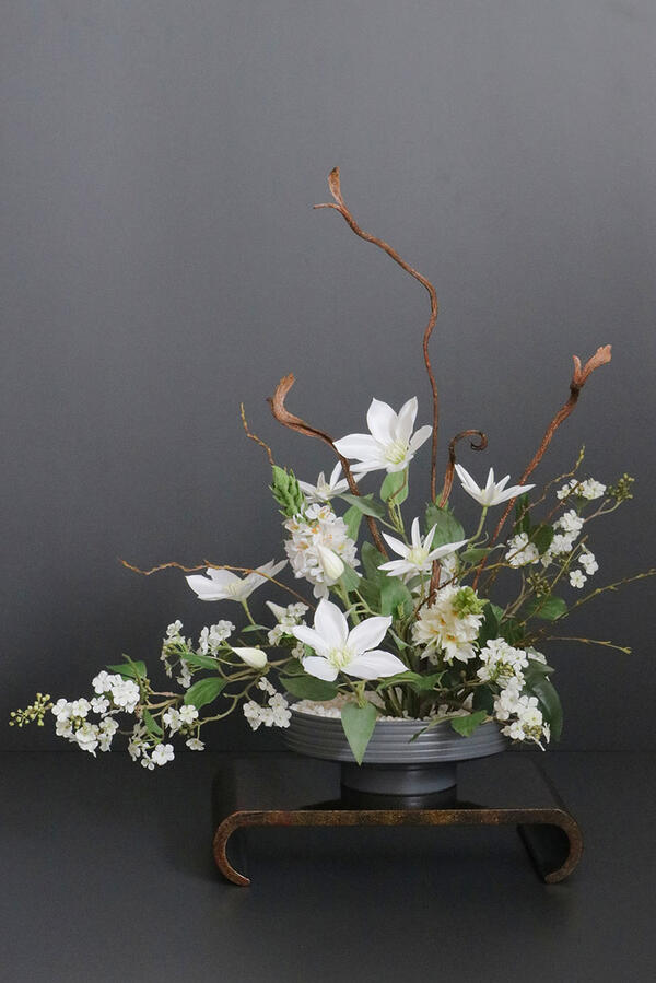 ホワイトクレマチス × オーニソガラム 万古焼花器 和風スタイル(造花）