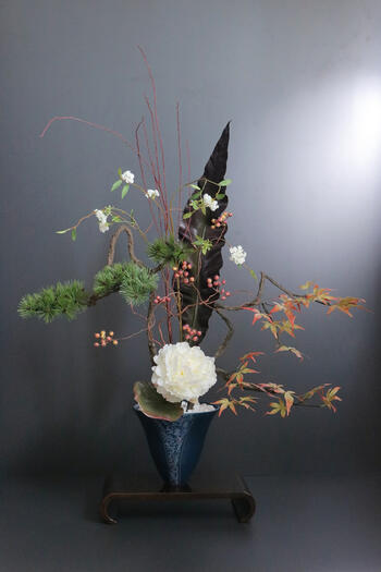 ホワイト芍薬×モミジ　和風スタイル（造花）