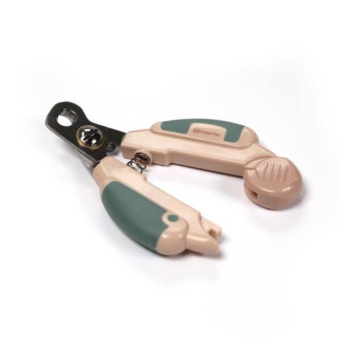 刃先を見やすく、切りやすい、刃先を手前にカーブさせた犬用爪切り。 刃先のカーブは手首にやさしい25°。 カットポイントが定めやすく効率よく均等に力がかかる穴あき構造。 刃先を閉じたまま安全に保管できる収納に便利なストッパー付き。 ドギーマン...