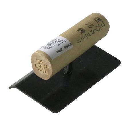 【商品説明】●柱型で面木を外した後の、出隅の仕上げに用いる鏝。●角度135°サイズ : 120mmx3mm●左官　モルタル　コンクリ　セメント　珪藻土　漆喰　しっくい