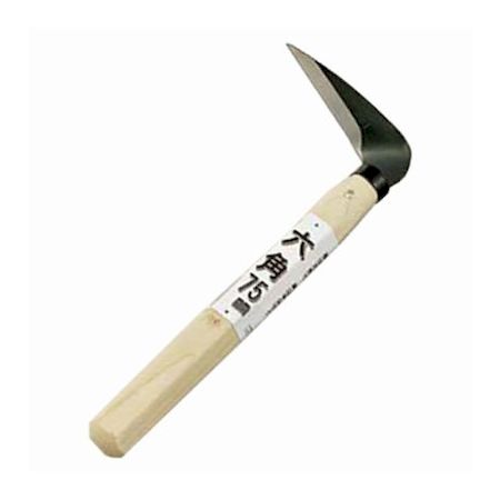 浅野木工所メーカーお問い合わせ：0256-32-1800【商品説明】●角面が関節にフィットしてグリップ力が向上。疲労が軽減し、作業効率30%アップ!●鎌は根から除草するときは刃先を使用する場合が多く、長い時間作業を続けていると握力が無くなり、手の中で滑って刃先に力が伝わりません。六角柄の鎌なら手にフィットするので、手の中での滑りが少なく刃先に力が伝わりやすい為、除草作業が楽になります。●サイズ；頭75x柄210mm●ケース；ビニールボタン止めケース●草の種類；柔らかい草●刈り方分類；草削り・草取り・間引き・収穫●園芸 ガーデニング 除草