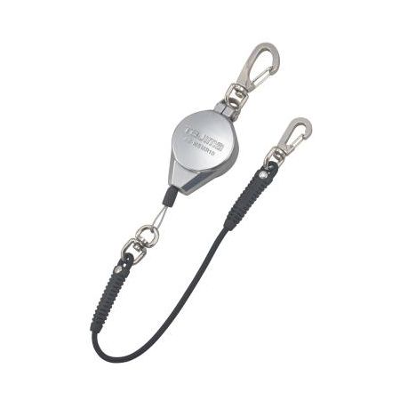 （株）TJMデザインメーカーお問い合わせ：0120-125577【商品説明】●特徴●腰周りへの取り付けと工具交換時の着脱が簡単なWナスカンリールを複数取付けてもロープが絡まないので、作業を妨げない。●つねにロープに一定のテンションがあるため、垂れたロープが足場などに引っ掛かる危険がなく、移動しやすい自動巻取り式。●工具重量に負けない衝撃耐久性に優れたアルミダイカストボディ。製品重量は101g（AZ-MSMR05）と軽量。●丈夫な金属ワイヤーを採用。ロープ長さ1,200mm（アシストロープ部含む）。本体に対しスムーズに自動巻取りができます。●ロープ引出しがシンプルで引っ掛からない吊り下げ片巻きタイプ：。●万一、工具を落下させてもアシストロープが伸びて衝撃を吸収。工具収納時の巻取りテンションを軽減し腰袋に収めやすい。●仕様、規格●取付可能工具重量：1.0kg以下●ロープ長：1200mm（アシストロープ部含む）●ロープタイプ：ストレート●ロープ材質：ワイヤー●巻取器材質：アルミダイキャスト●取付方法：ナスカン●機能：アシストロープ、ロープ連結より戻し●材質　アルミ