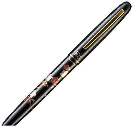 ●日本の伝統工芸「蒔絵」。●その美しい模様を現代技術で万年毛筆の軸に再現しました。●穂先は耐久性・復元性に富んだポリエステル毛材を使用。●日本文化の美しさを伝えるデザインは海外の方へのおみやげとしても最適です。