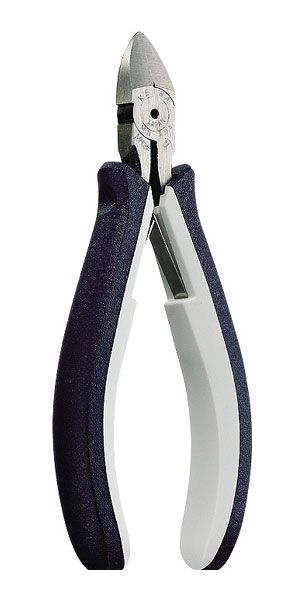 ドイツの一流グリップメーカーと共同開発。しっかりと握る機能をとことん追求しました。細かな作業やホビーのシーンで、このしっとり感が絶対の満足を保証します。水に濡れても滑らない、高級グリップの違いをお確かめください。　