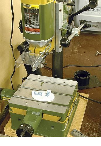 &nbsp; シンワ測定 &nbsp; 0120-666-899 【商品説明】●用途前後左右の水平を同時に測定できるレベル●機能白い基準線は気泡管の裏側の線が目立たないので見やすいです。（当社比）暗い所でも使える青色蓄光を使用しています。機械・設備等の設置に前後左右の水平が同時に確認ができ便利です。●仕様●気泡管感度：0.5mm/m＝0.0286°●気泡管精度：±2.5mm/m＝±0.1432°以内●材質●本体：ABS樹脂●液体：石油系液携帯に便利です。測定面にゴミの付着や突起が無い事を確認してください　