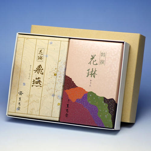 線香 贈答用 送料無料 特撰花琳 と 花琳飛燕 大バラ 2個 セット 薫寿堂 お線香 かりん ひえん 日本製 お供え物 御供 ギフト ご進物 進物 白檀 沈香 ...