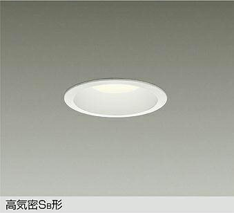 取付方法：工事必要LED 6.4W 電球色〜キャンドル色／2700K〜2000K温度保護機能付径φ111 埋込穴φ100 埋込深80mm0.4kgアルミダイカスト 白塗装アクリル 乳白(マット)高気密SB形●拡散パネル付●調光調色機能付(100%・2700K〜1%・2000K)●AC100V●調光にはLED専用調光器(別売)をご使用ください。●光源寿命50,000時間●取付可能天井厚5〜25mm●12VA定格光束 560lm消費電力 6.4W固有エネルギー消費効率 87.5lm/WRa83/Ra83白熱灯60W相当傾斜天井にも使用可能(55°まで)メーカー希望小売価格はメーカーカタログに基づいて掲載していますお買い上げ 15,400(税込)以上で送料無料・代引手数料無料(※北海道・沖縄・離島は除く)詳しくは料金表をご確認ください。