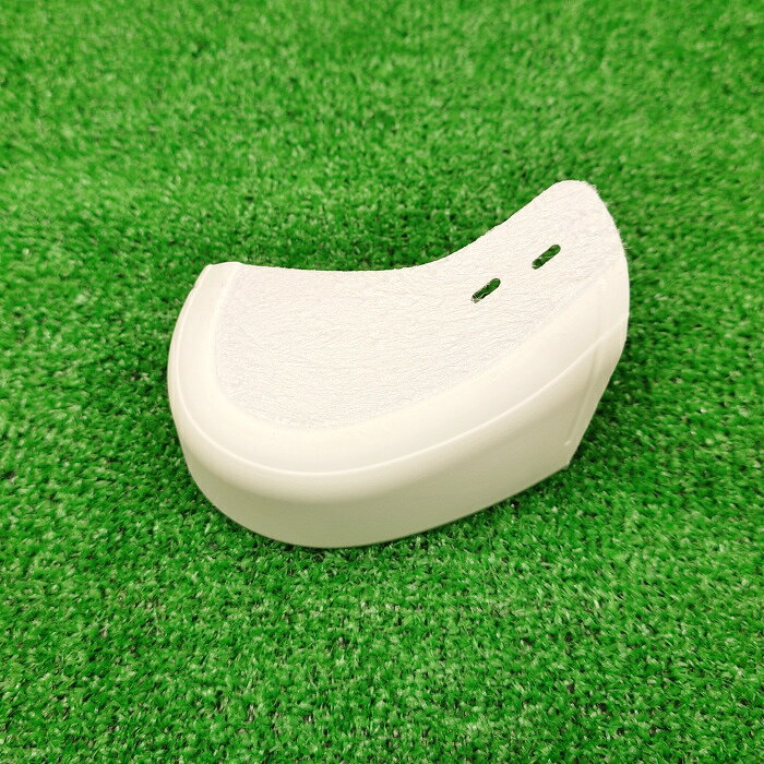※ご注意※ P革加工を施した商品の返品、交換、キャンセルはお受けできません。 あらかじめご了承ください。 画像はイメージです。 仕入時期によってP革のメーカーや形状が異なる場合がございます。 スパイクの形状に合わせて加工する場合がございます。 あらかじめご了承ください。 　 ■白スパイクには白色のP革になります。 他にも・・・↓ ＜縫い付けP革（ピッチャー用）＞ ＜縫い付けP革（野手用）＞ ＜釘打ちP革（牛革）＞ ＜ミズノ　ガチP＞　