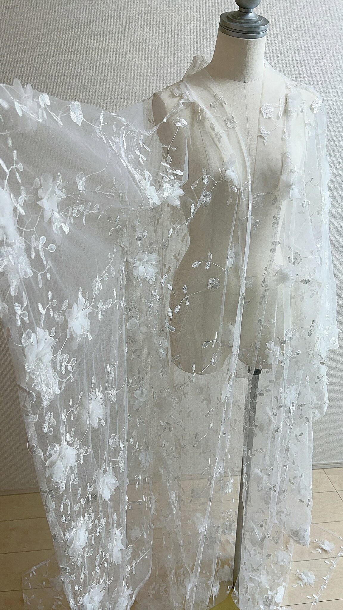 チュール打掛 オーガンジー打掛 着物 オーバードレス レース羽織 ウエディングドレス お色直し 刺繍 色変更可能 3D立体的な刺繍 うす衣 和装 和装花嫁 和装前撮り 色打掛 大人婚 舞台ステージ 時代劇用演劇 芝居 芸者 浴衣 白 花