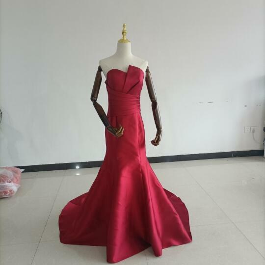 可愛い 花嫁 前撮り パーティードレス ワインレッド トレーン 二次会 くるみボタン ベアトップ マーメ..