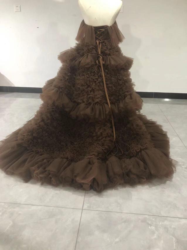 豪華！パーティードレス コーヒーの色 柔らかく重ねたチュールスカート ベアトップ 前撮り