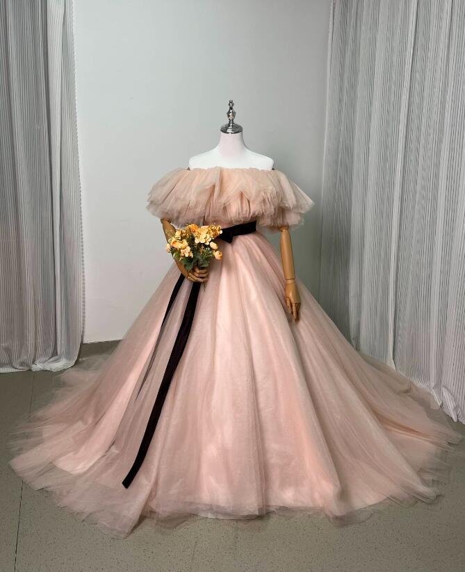 ウェディングドレス ピンク 取り外しオフショルダー サッシュベルト 柔らかく重ねたチュールスカート 結婚式 可愛い
