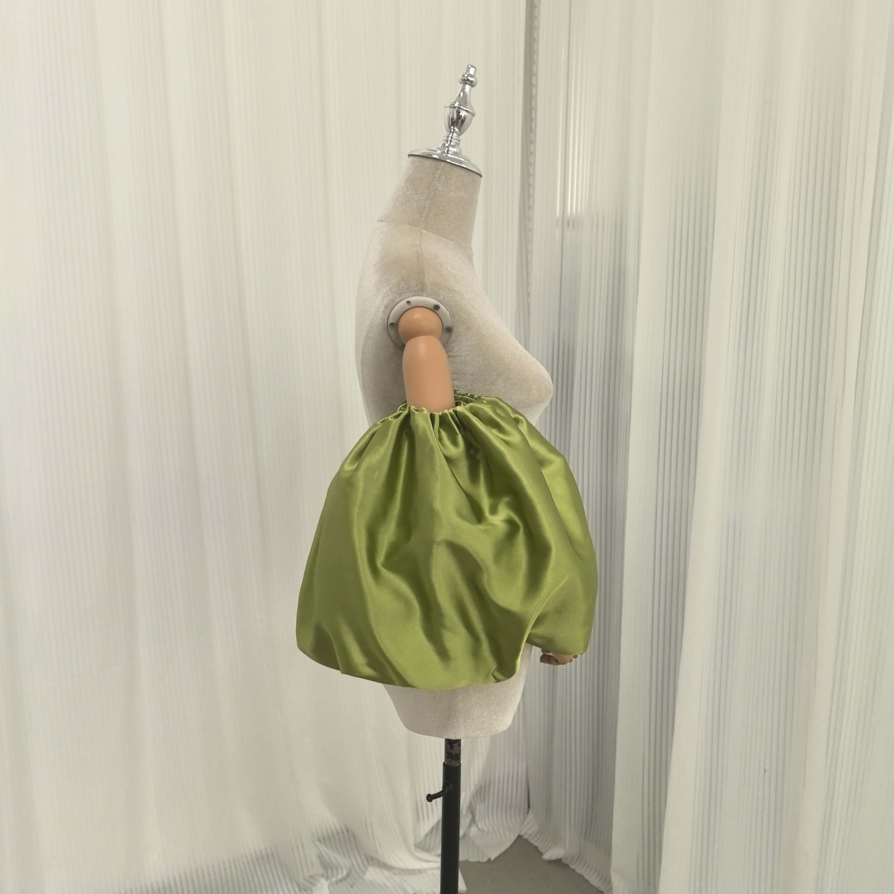 パフスリーブ グリーン 光沢サテン ストレッチ ブライダル 前撮り 派手な 取り外し袖