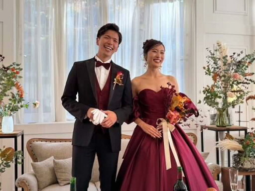 実例写真!カラードレス 取り外し袖 ボルドー色 ファスナー 光沢サテン プリンセスライン 結婚式 前撮り 実例写真!カラードレス 取り外し袖 ボルドー色 ファスナー 光沢サテン プリンセスライン 結婚式 前撮り