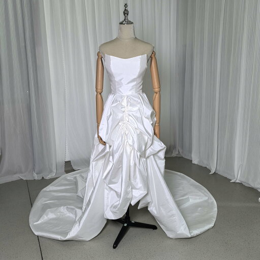 ウェディングドレス シルクタフタ デザイン感 ベアトップ オフホワイト 結婚式 前撮り フィッシュテール ウェディングドレス シルクタフタ デザイン感 ベアトップ オフホワイト 結婚式 前撮り フィッシュテール