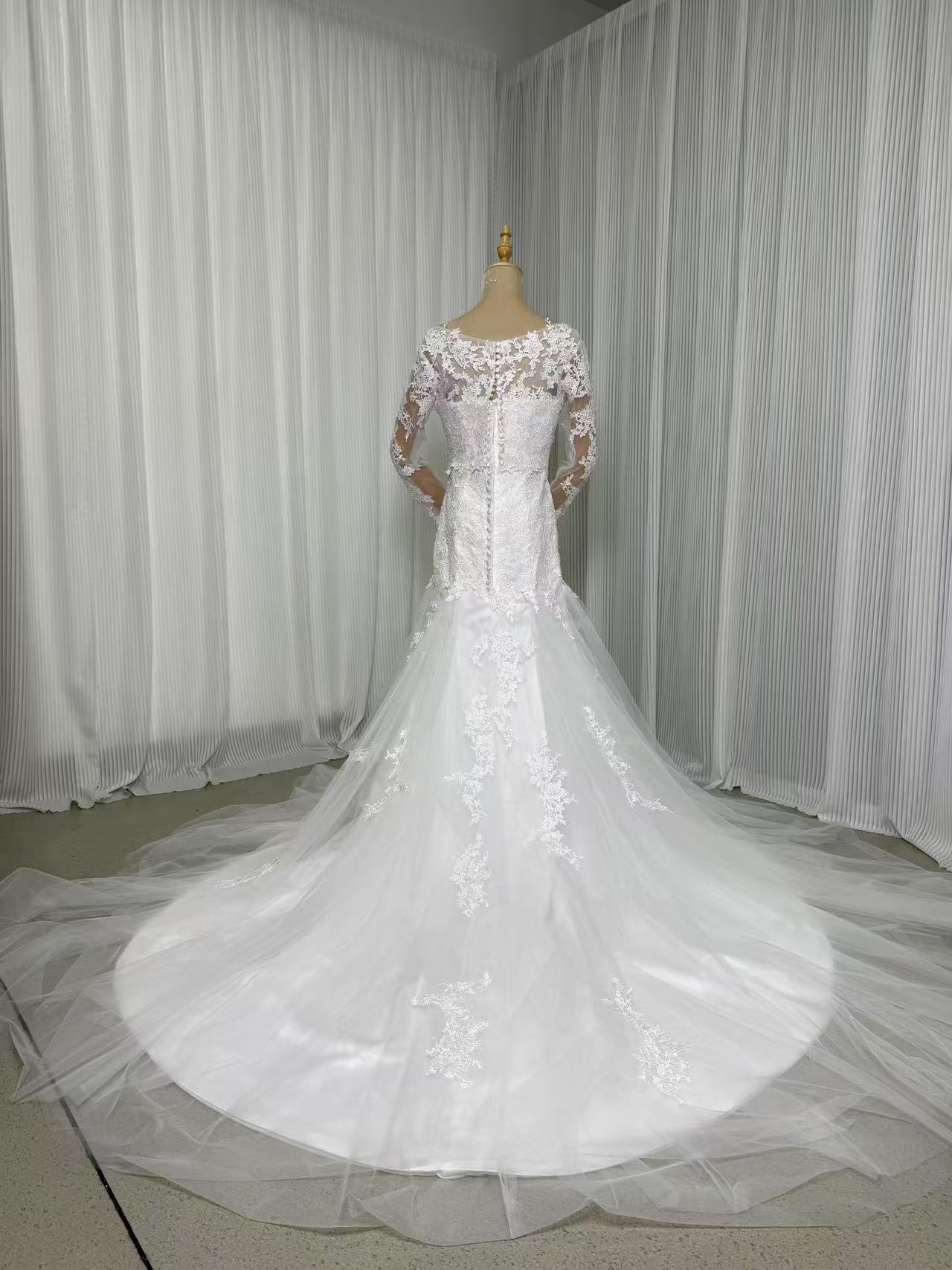 カラードレス ビスチェウェディングドレス トップス+スカート マーメイドライン くるみボタン ロングスリーブ 披露宴 贅タイプ ワインレッド キラキラグリッターチュール Aライン 素敵な エレガント