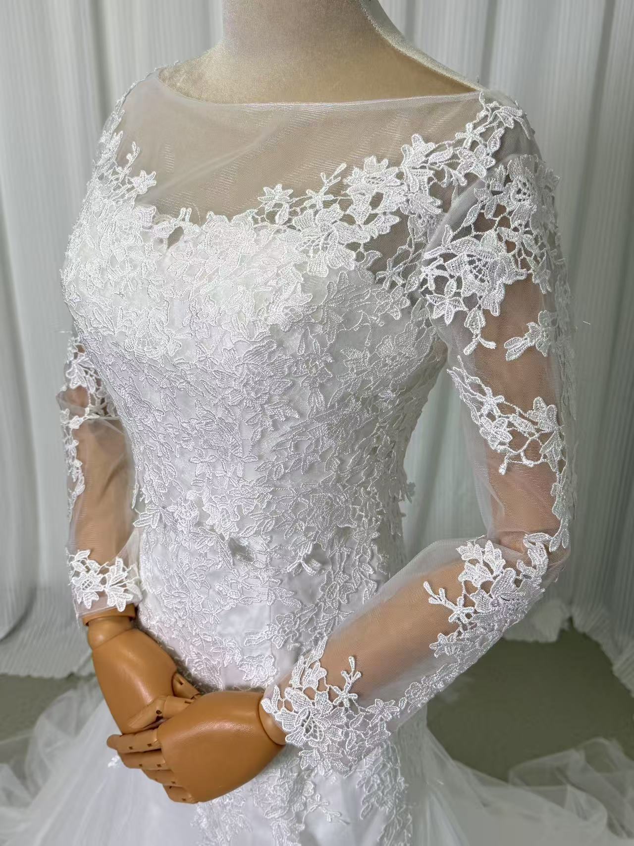 カラードレス ビスチェウェディングドレス トップス+スカート マーメイドライン くるみボタン ロングスリーブ 披露宴 贅タイプ ワインレッド キラキラグリッターチュール Aライン 素敵な エレガント