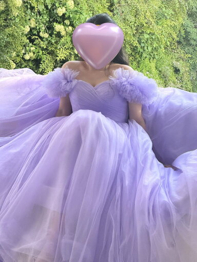 実例写真!カラードレス パープル 柔らかく重ねたチュールスカート オフショル くるみボタン 結婚式 可愛い 実例写真!カラードレス パープル 柔らかく重ねたチュールスカート オフショル くるみボタン 結婚式 可愛い